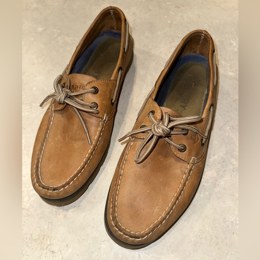 Men’s leather sperrys